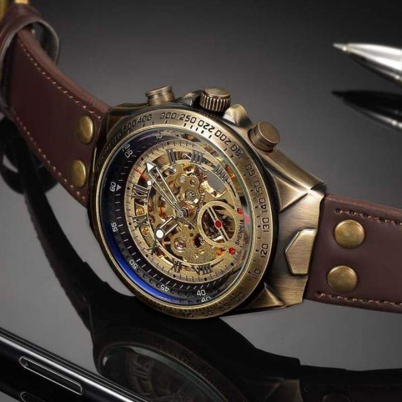 Montre squelette d’inspiration steampunk