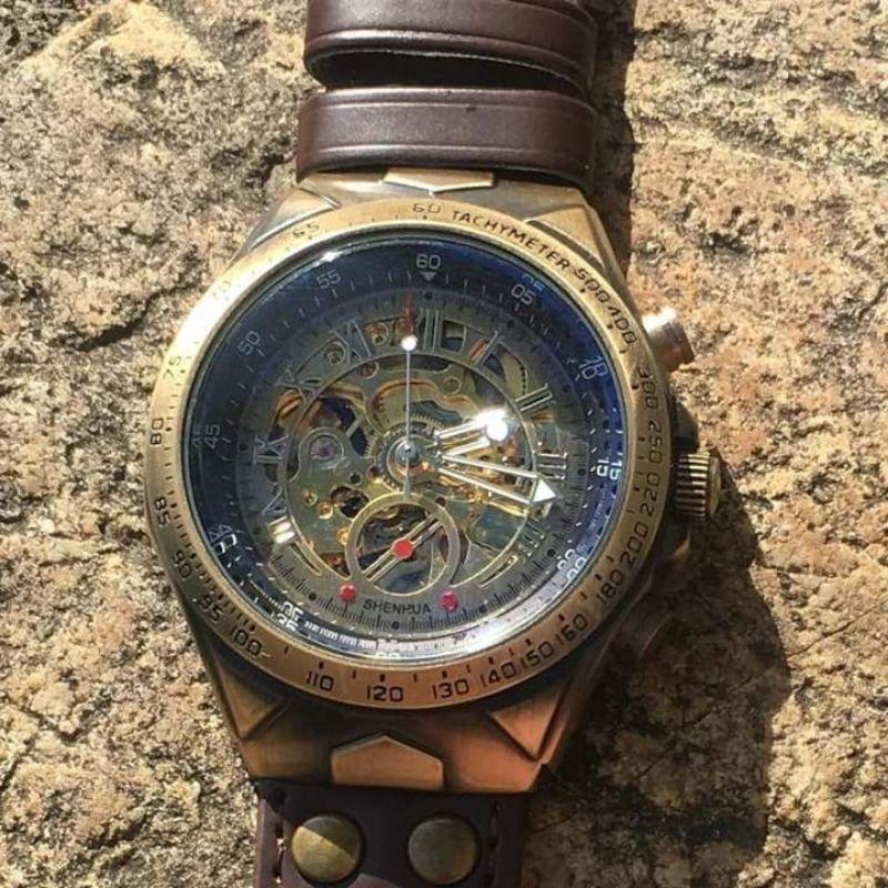 Montre steampunk de type squelette