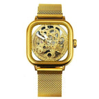 Montre steampunk laissant apparaître son mécanisme