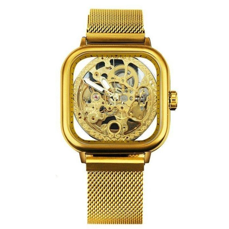 Montre steampunk laissant apparaître son mécanisme