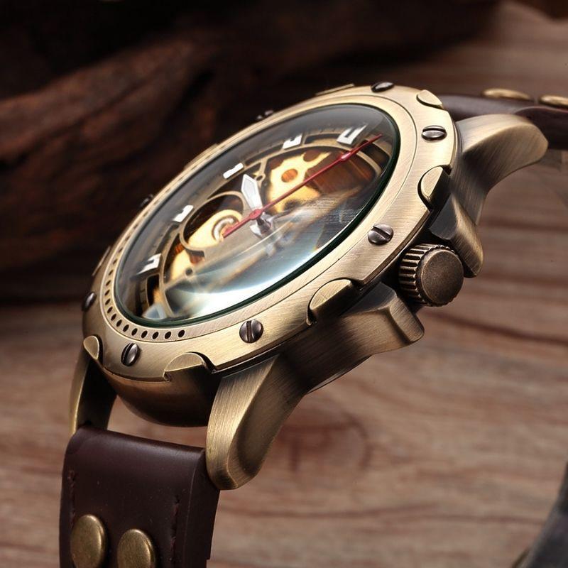 Montre steampunk ornée de rouage