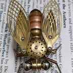 Mouche en métal au style steampunk