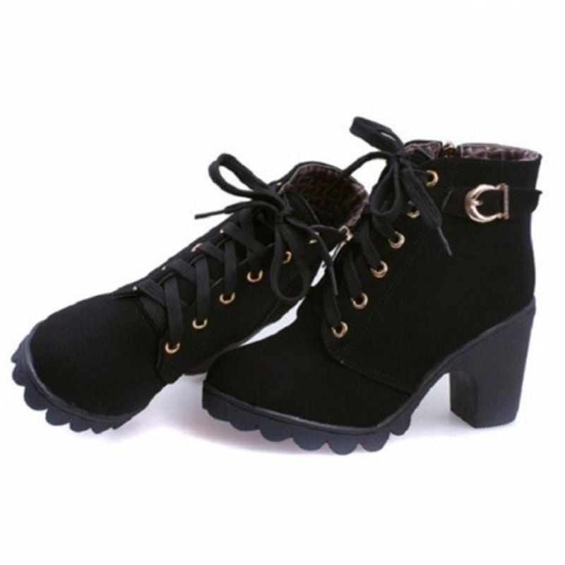 Paire de bottines à talon carré