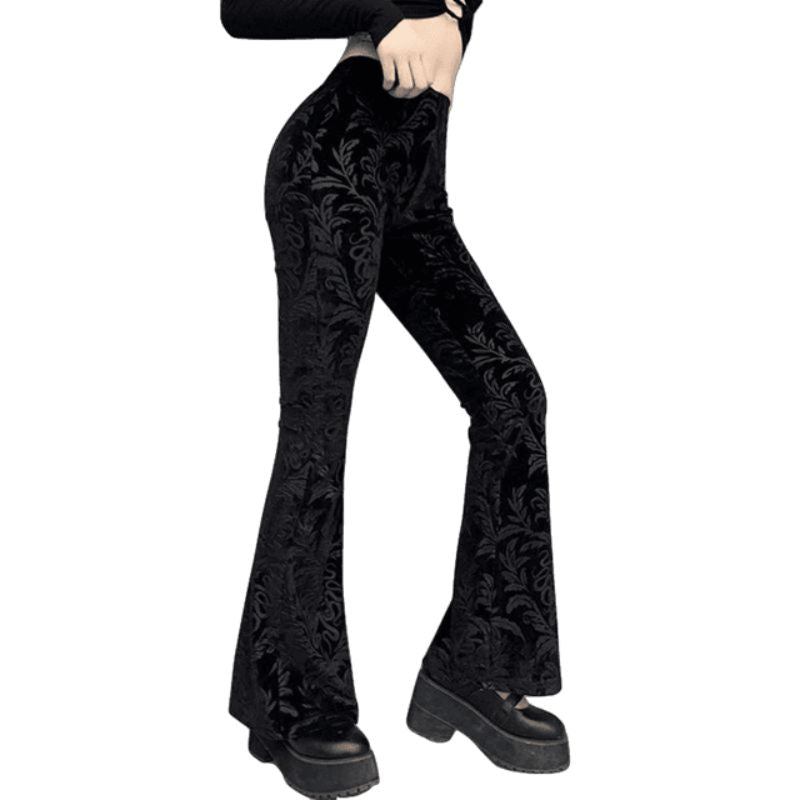 Pantalon féminin noir à l’esthétique gothique