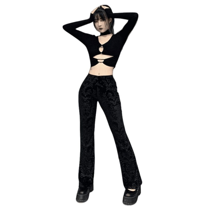 Pantalon noir féminin d’inspiration gothique