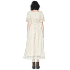Robe blanc cassé au style victorien