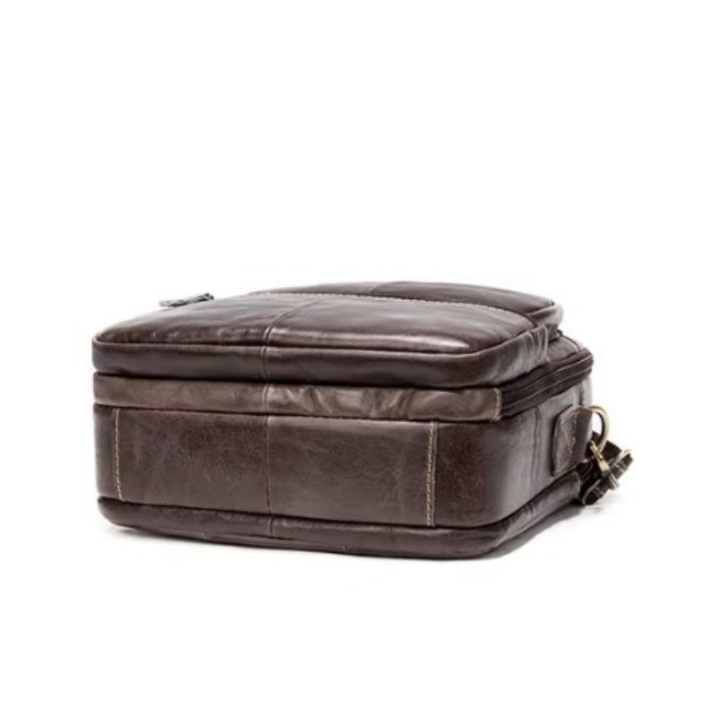 Sac homme en cuir rétro porté en bandoulière
