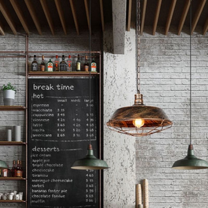 Suspension lumineuse au style industriel