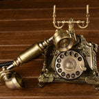 Téléphone au style steampunk